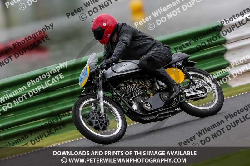 Vintage motorcycle club;eventdigitalimages;mallory park;mallory park trackday photographs;no limits trackdays;peter wileman photography;trackday digital images;trackday photos;vmcc festival 1000 bikes photographs